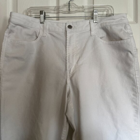 Old Navy High-Rise WOW Loose Jeans Sz 16 Short White - Picture 2 of 7